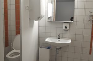 Suihku- ja wc-tiloja on useita. Suihku- ja wc-tiloja on useita.