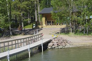 Sauna laiturilta päin. Sauna laiturilta päin.